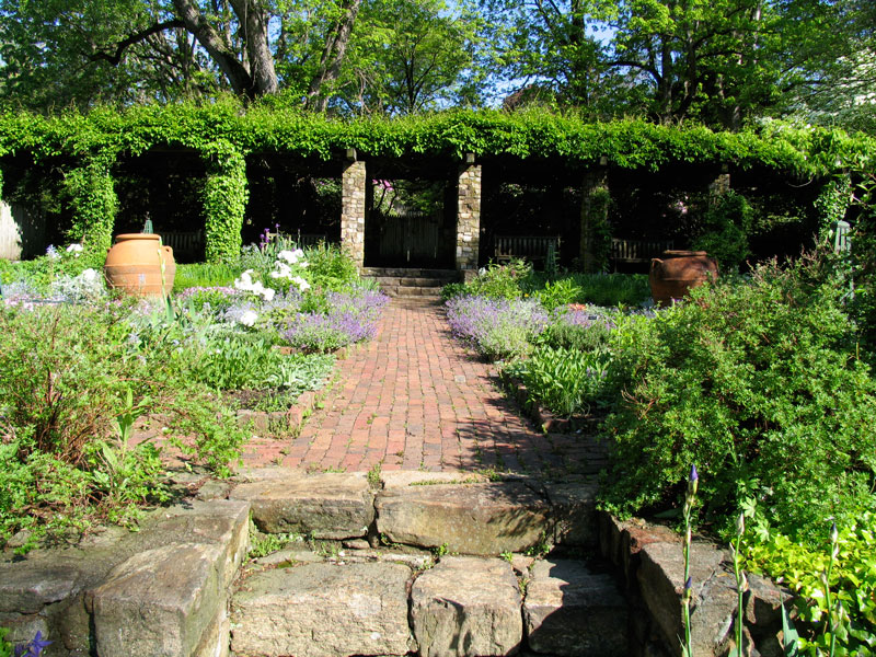 May, Cross Estate Gardens