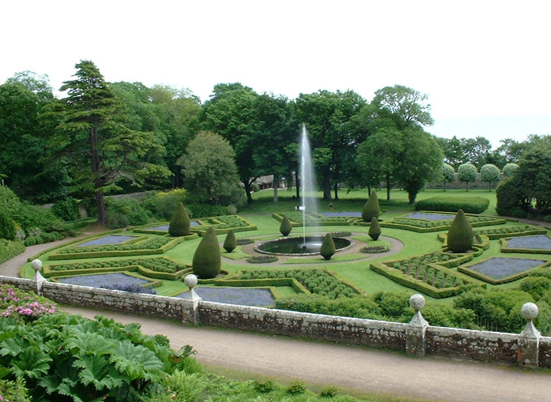 dunrobin castle garden gardenvisitcom the garden landscape guide French Style Garden Furniture 560x420