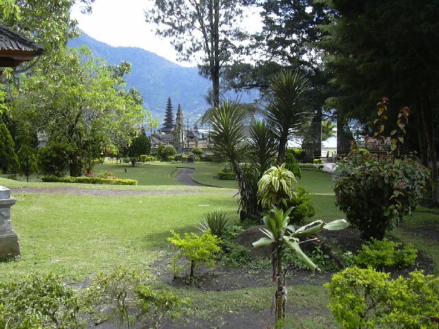 Pura Ulun Danu Bratan Temple Garden