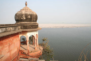 Varanasiwaterside2